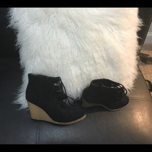 Sonoma black suede type booties